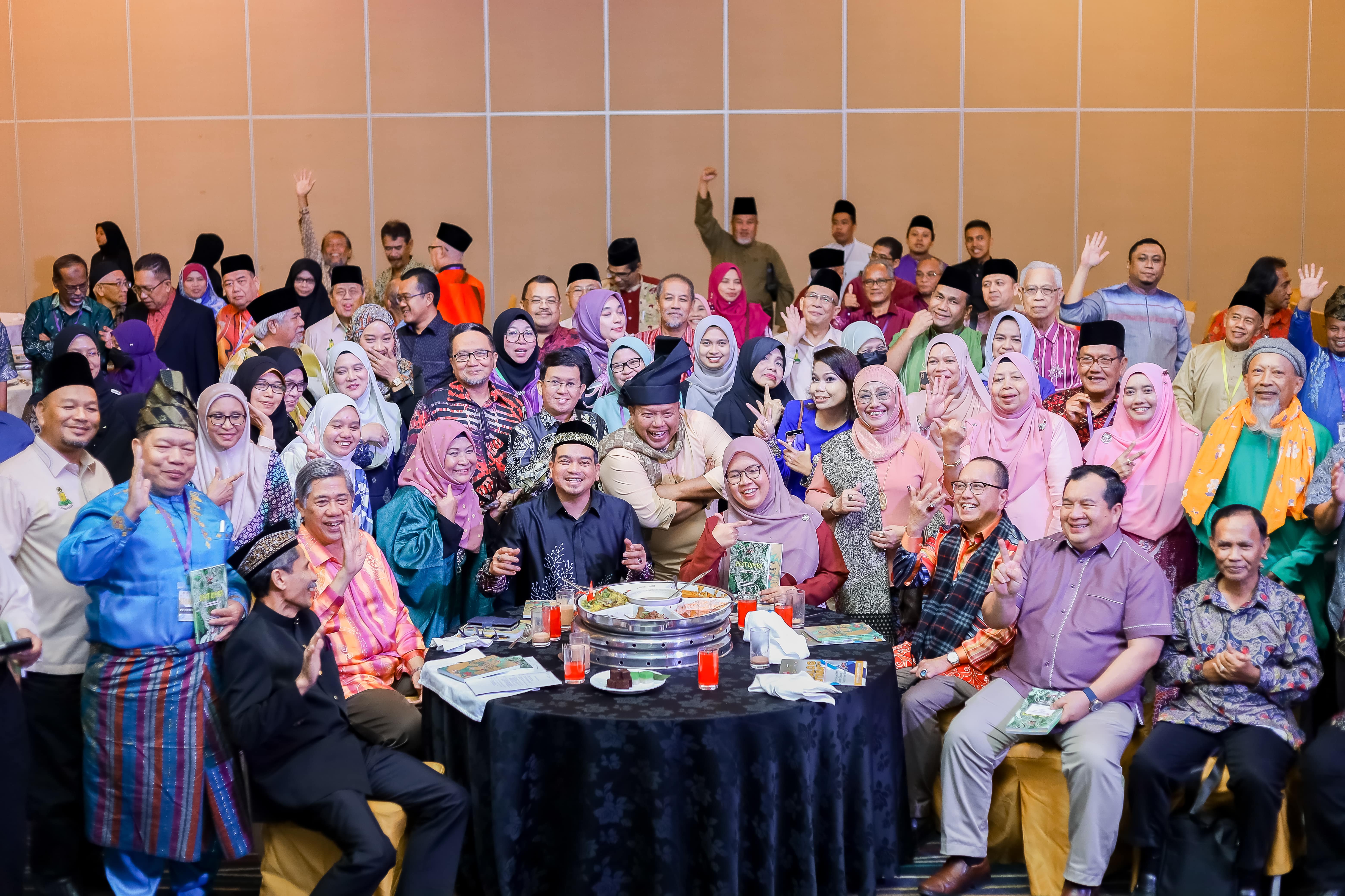 PROGRAM DIALOG UTARA KE-16 (UTARA MALAYSIA, SELATAN THAILAND, DAN SUMATERA UTARA DAN ACEH, INDONESIA) “TEMA: KELESTARIAN ALAM DAN BAHASA, SASTERA, DAN BUDAYA” DI HOTEL CASUARINA @ MERU 