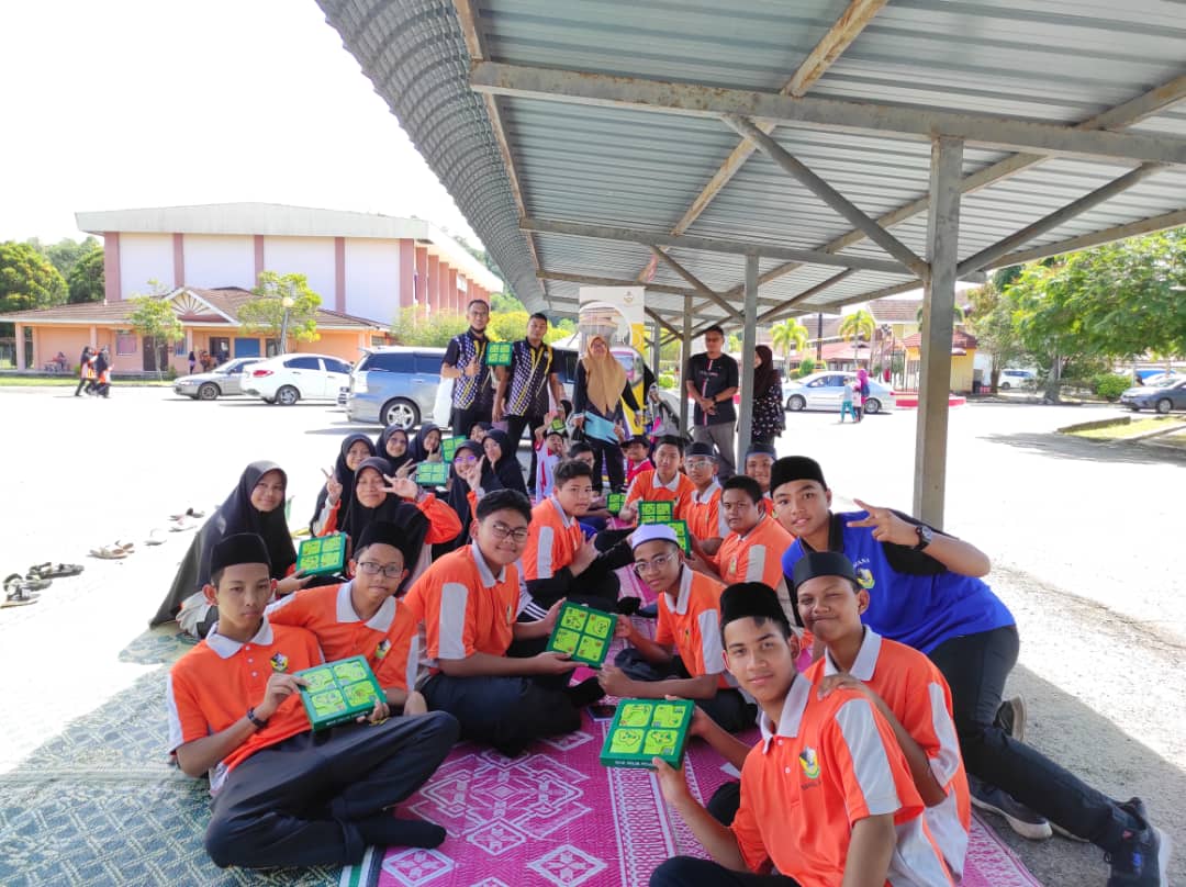 PERKHIDMATAN PERPUSTAKAAN MULTIMEDIA@SM. RAJA DR NAZRIN KAMPUNG GAJAH
