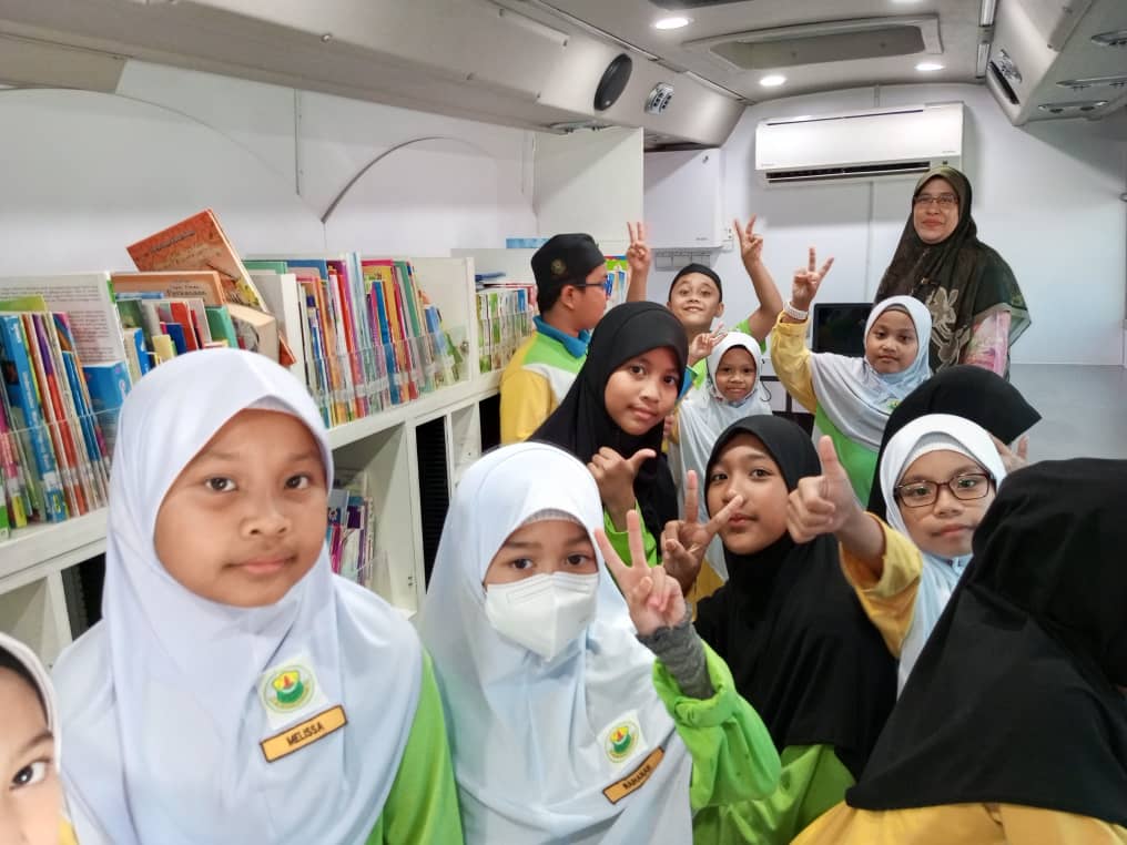 PROGRAM PERKHIDMATAN PERPUSTAKAAN MULTIMEDIA@SRA AR-RIDHWANIAH, KG TELUK MEDAN