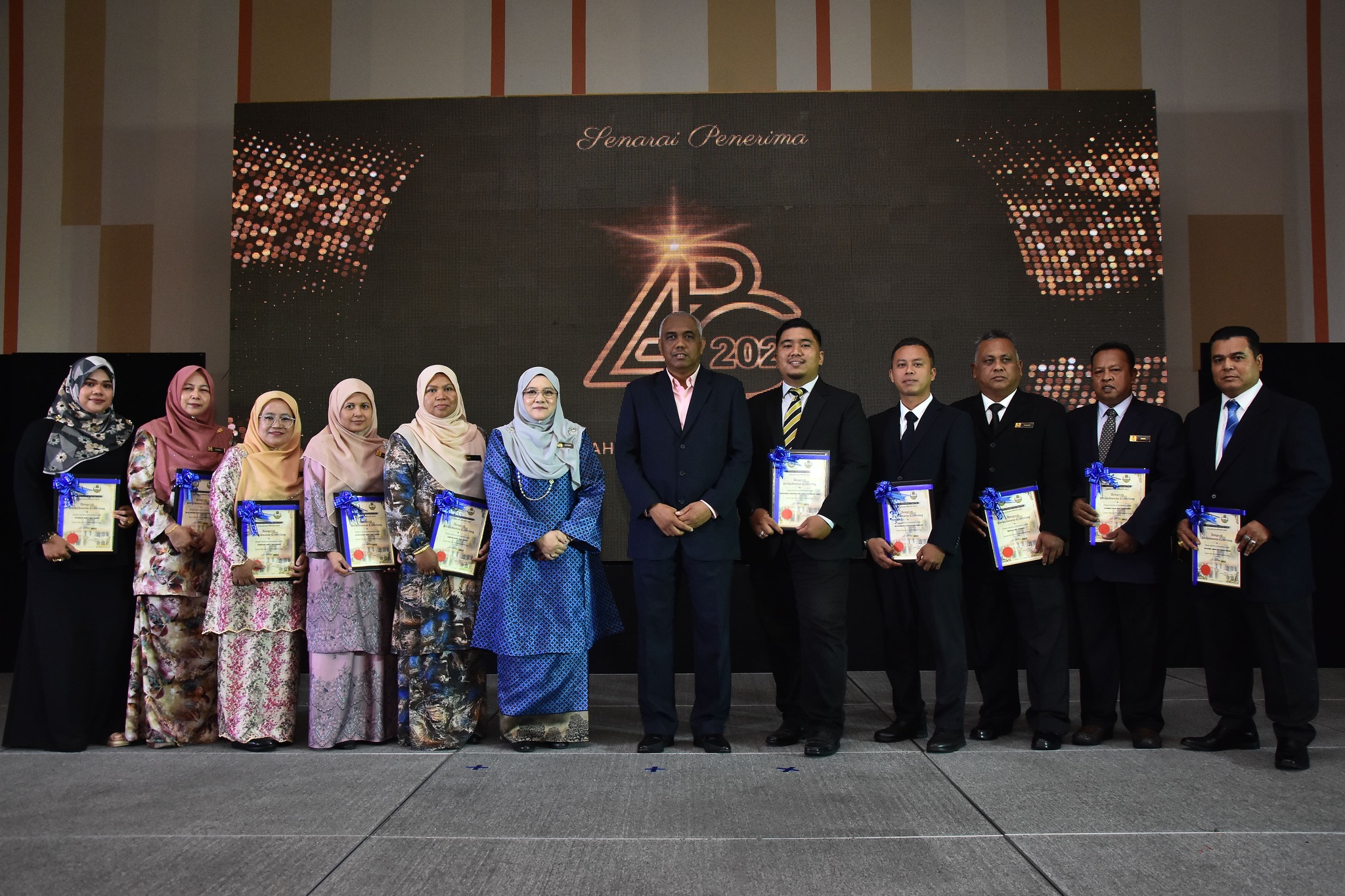 Majlis Anugerah Perkhidmatan Cemerlang (APC) 2022 & Majlis Sanjung Budi Lambaian Kasih Siri 1/2023