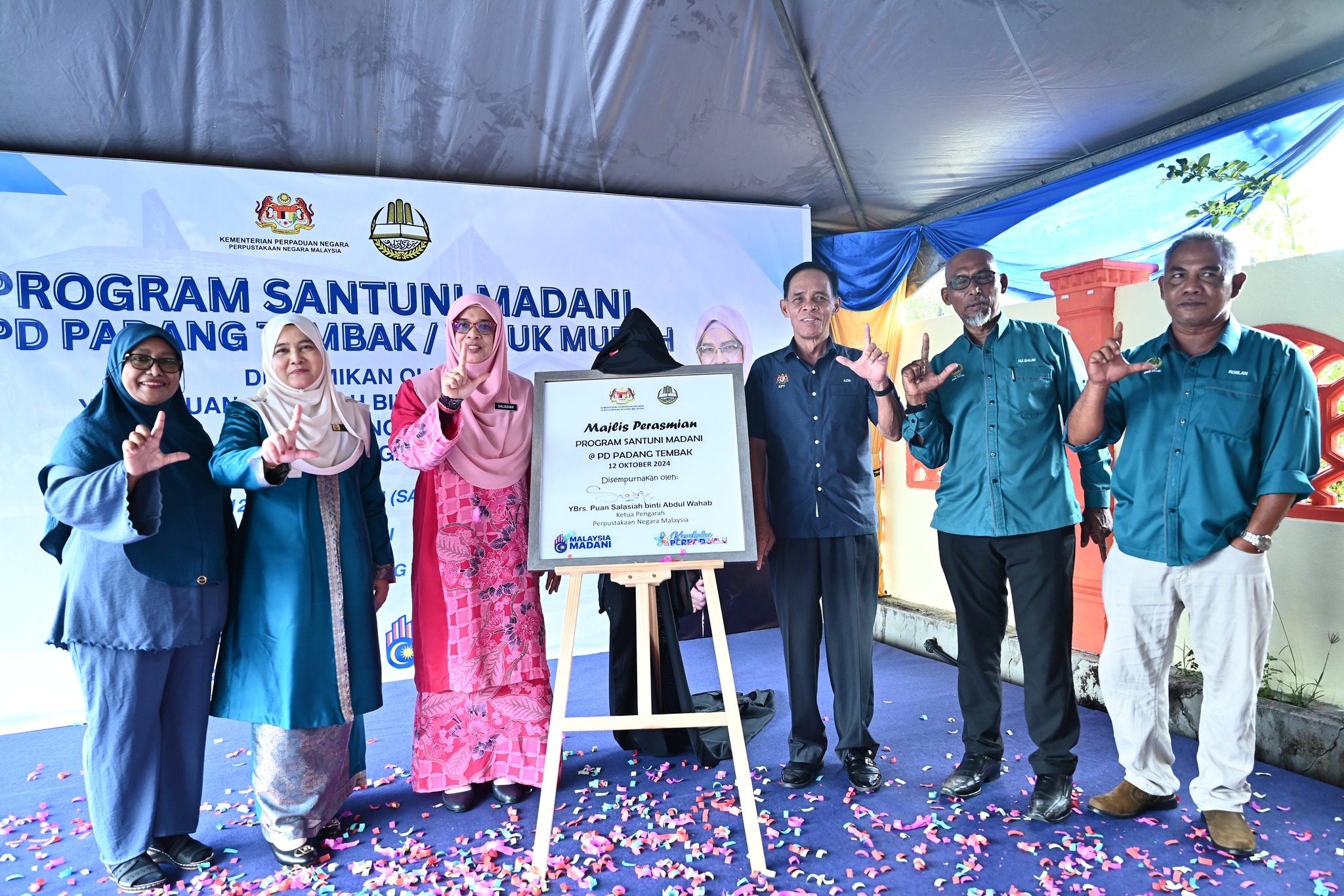KETUA PENGARAH PERPUSTAKAAN NEGARA MALAYSIA RASMI MAJLIS PERASMIAN PROGRAM SANTUNI MADANI @PERPUSTAKAAN DESA PADANG TEMBAK/TELUK MUROH