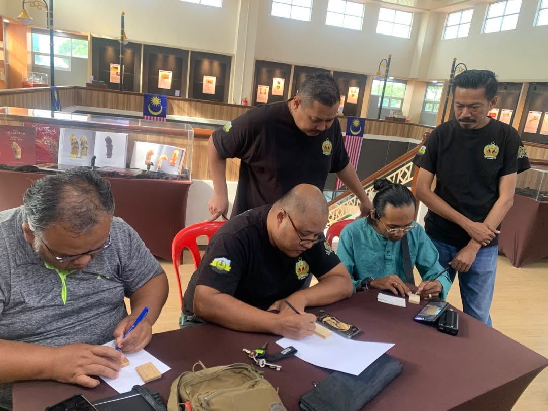 BENGKEL ASAS SENI UKIR HALUS HULU KERIS BERSAMA MAD KARAI DAN DEMONSTRASI HULU KERIS, GALERI KHAZANAH NEGERI PERAK
